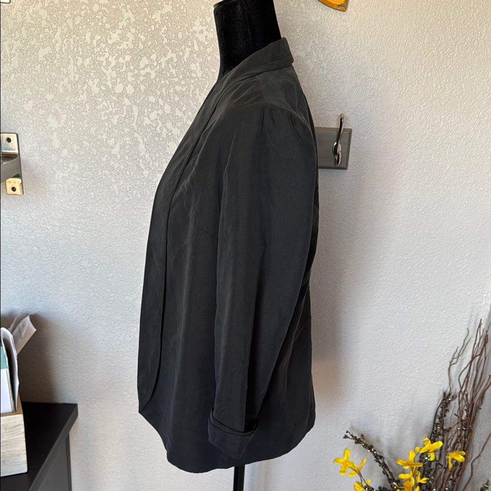 Express Black Blazer with Tailored Silhouette - Picture 5 of 9
